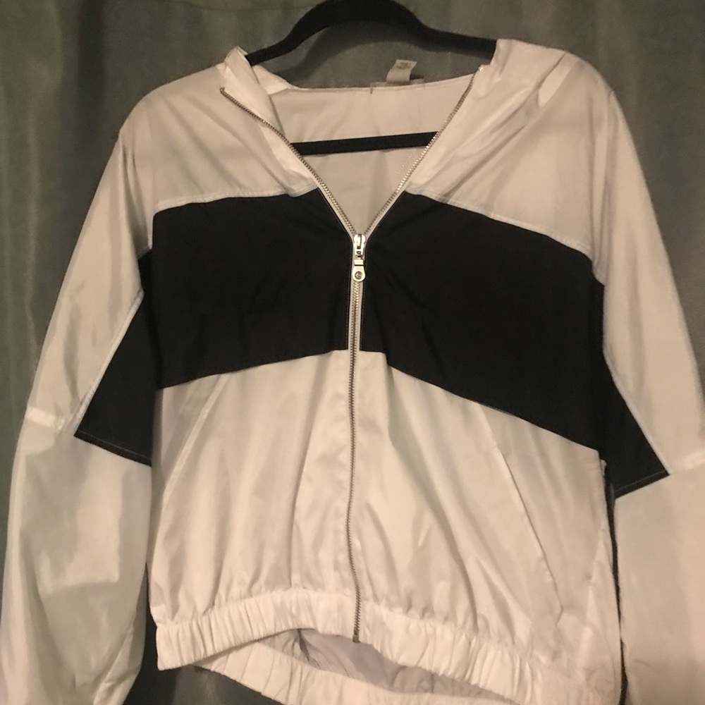 Cropped windbreaker